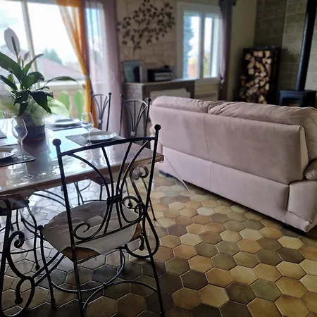 Le Poulain Maison Cosy à La Campagne